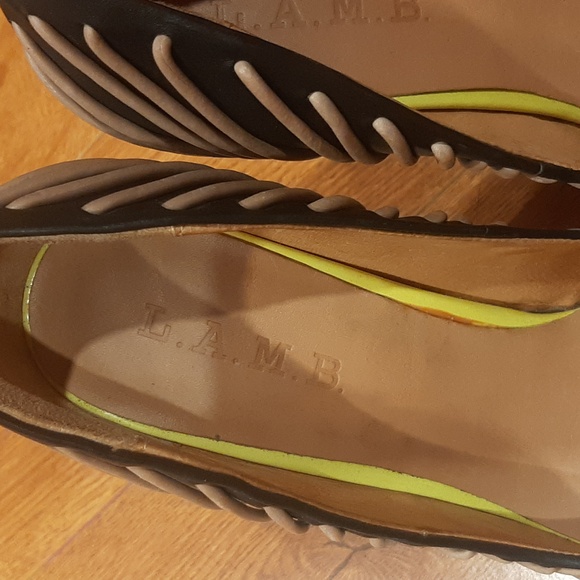 L.A.M.B. Taupe Black Leather HOLIDAY Platform Heels Pumps 6.5 m - Picture 2 of 8